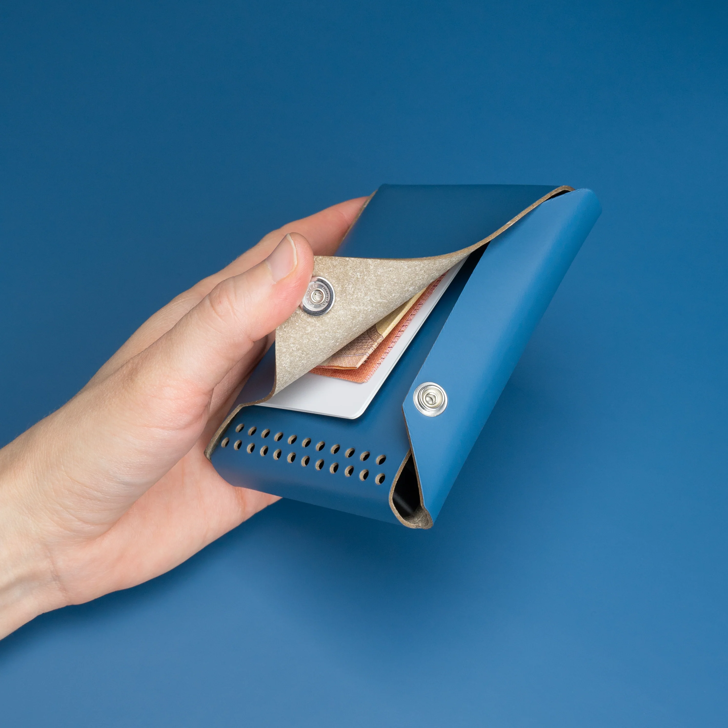 Lemur Cover - Light Phone III - Image 6
